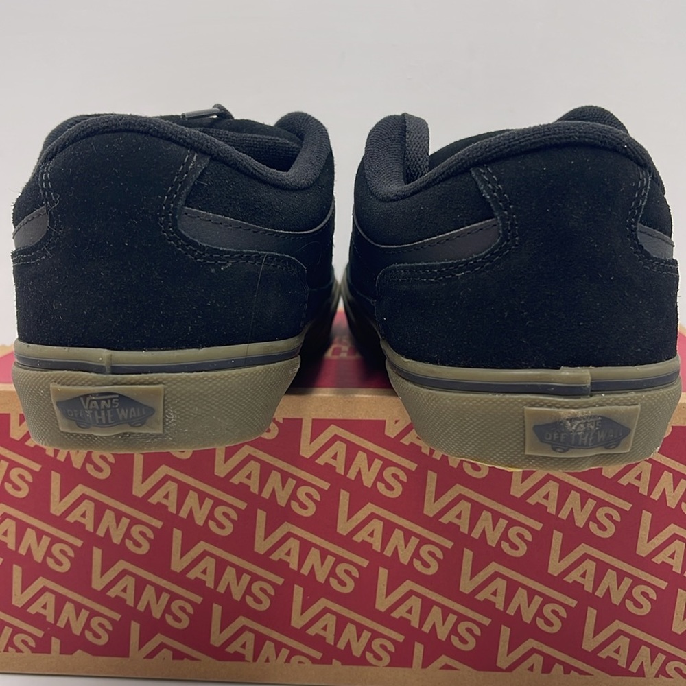 Vans Women’s Bearcat
Black/Dark Gum
VN000DT239L
Sneakers - Picture 11 of 16